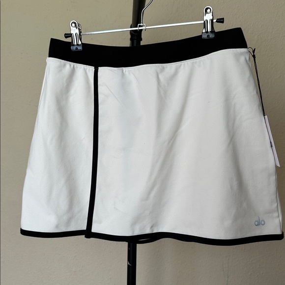 Alo Yoga Airbrush Streamlined Skirt NWT size M - Picture 6 of 15